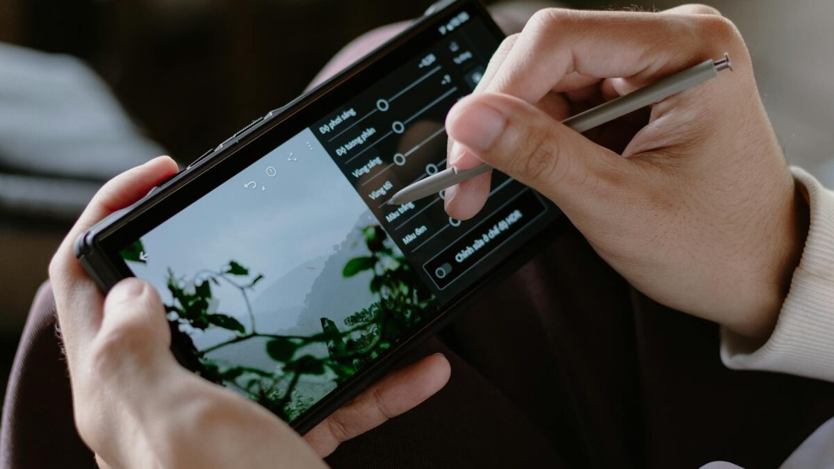 Unbeatable Moto G Stylus Deal: Free Smartwatch and More!