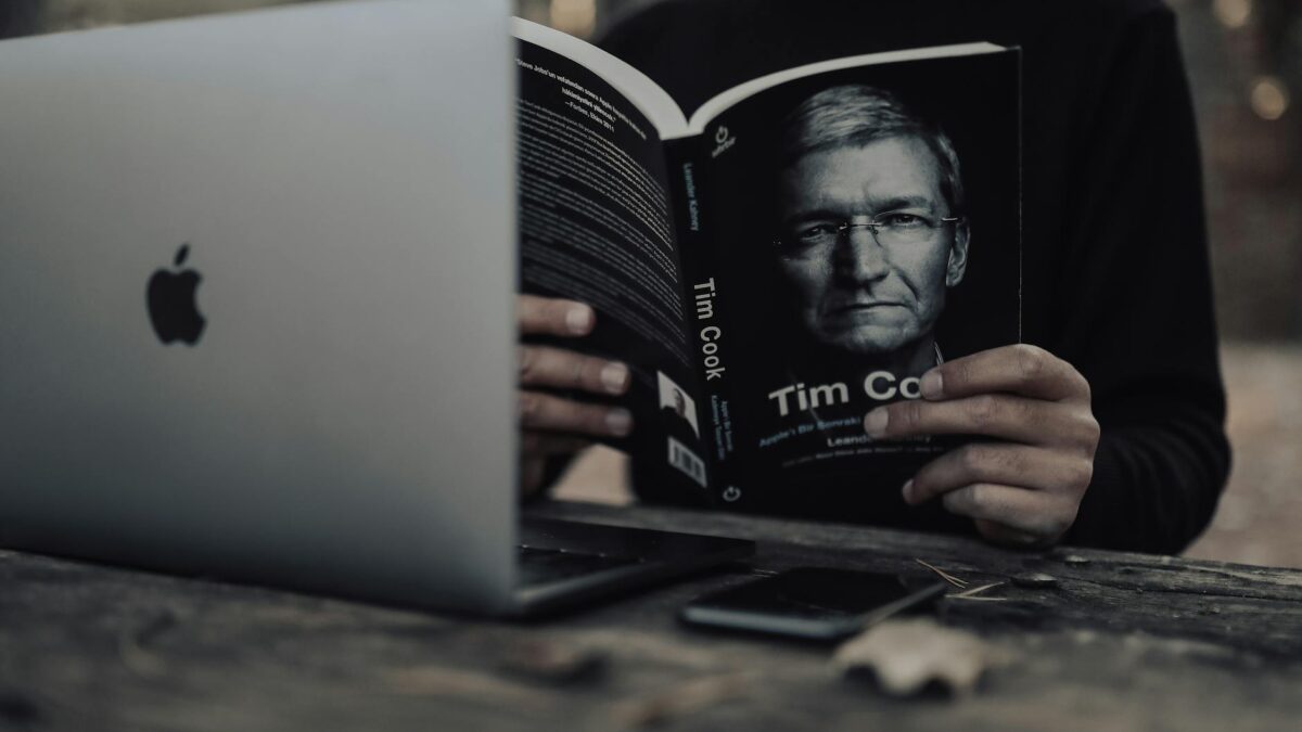 Tim Cook’s 15-Year Legacy: A Data-Driven Look at Apple’s Success
